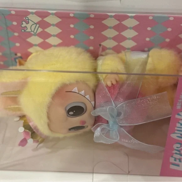 Labubu Lets Checkmate Queen Vinyl Plush Hanging figure NIB - Picture 6 of 7